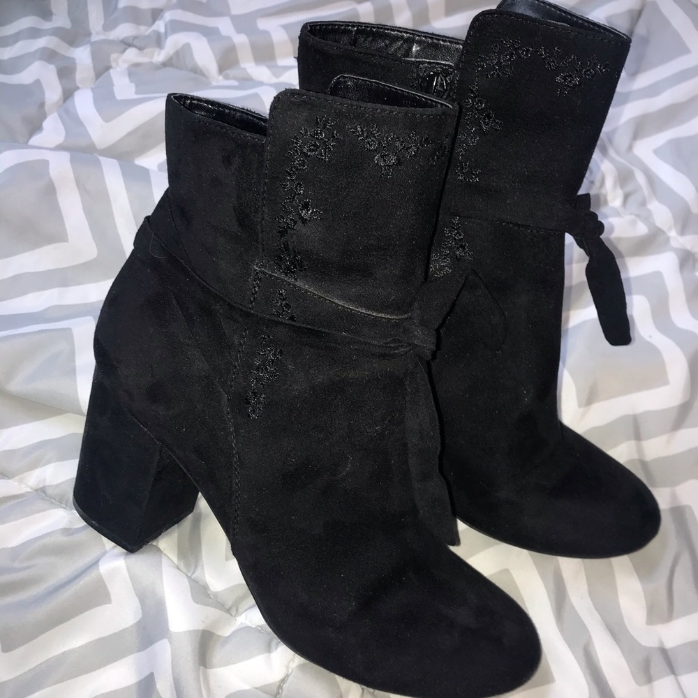 AMERICAN EAGLE BLACK BOOTIES